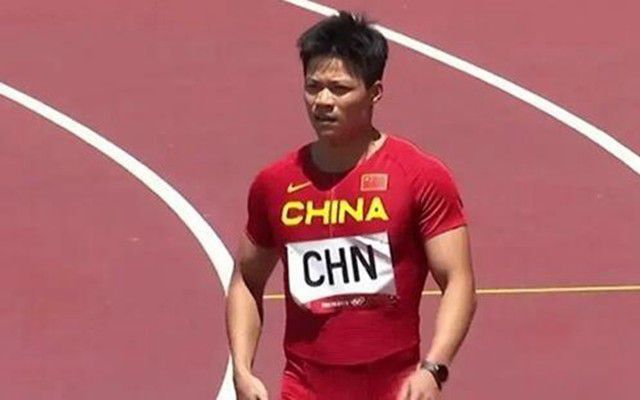 第82分钟，B费主罚角球开出，麦金乌龙助攻，霍伊伦抓住机会抽射得分，收获英超处子球，曼联3-2阿斯顿维拉！